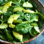 Ensalada Fresca de Espinacas Aguacate y Pepino Con Toque Cremoso de Ajo