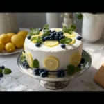 Pastel de Capas de Limón y Arándano