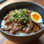 Gyudon en español es "tazón de arroz con carne de res".