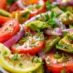 Ensalada de Tomate Aguacate y Cebolla Morada Con Limón