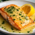 Salmón al Horno con Salsa Cremosa de Limón y Ajo