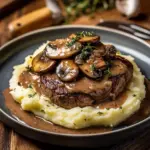 Carne Jugosa con Salsa Cremosa y Champiñones