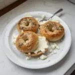 Bagels de harina de almendra y requesón