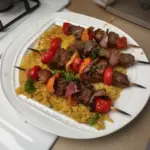Brochetas de carne a la parrilla