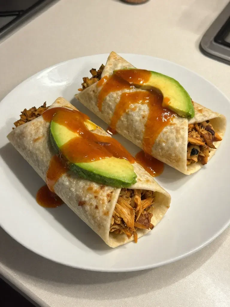 Burritos de Pollo, Aguacate y Aderezo Ranch