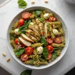 Ensalada de Pasta con Pesto y Pollo