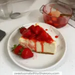 Salsa de fresa fácil y deliciosa para postres y snacks.