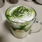 Latte de Plátano con Crema y Matcha