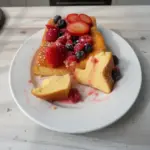 Pastel de yogur de 3 ingredientes, fácil y rápido de preparar.