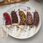 Plátanos cubiertos de chocolate saludable