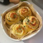 Rollos de queso mantecoso con ajo
