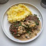 Carnitas de Hamburguesas con Salsa de Champiñones