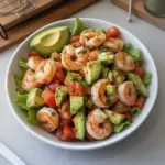 Ensalada de Camarones con Salsa de Aguacate