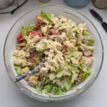 Ensalada de Pasta César con Pollo
