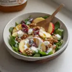 Ensalada Fresca de Manzana con Aderezo de Yogur y Miel
