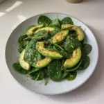 Ensalada Verde de Espinacas, Aguacate y Semillas