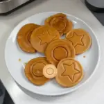 Receta de Dulce Dalgona preparado con café, azúcar y leche.