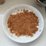 Galleta crujiente para base de postre con praliné y crêpes dentelles
