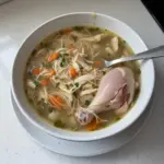 sopa de pollo con fideos